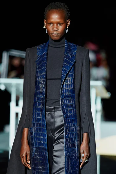 Look 19